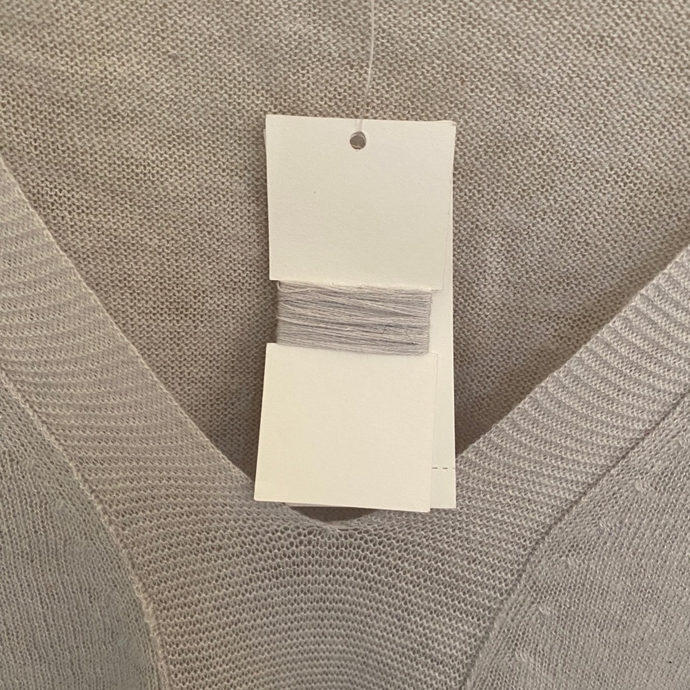Brand New With Tags Small Lightweight Banana Republic Grey short sleeve sweater - Picture 4 of 7